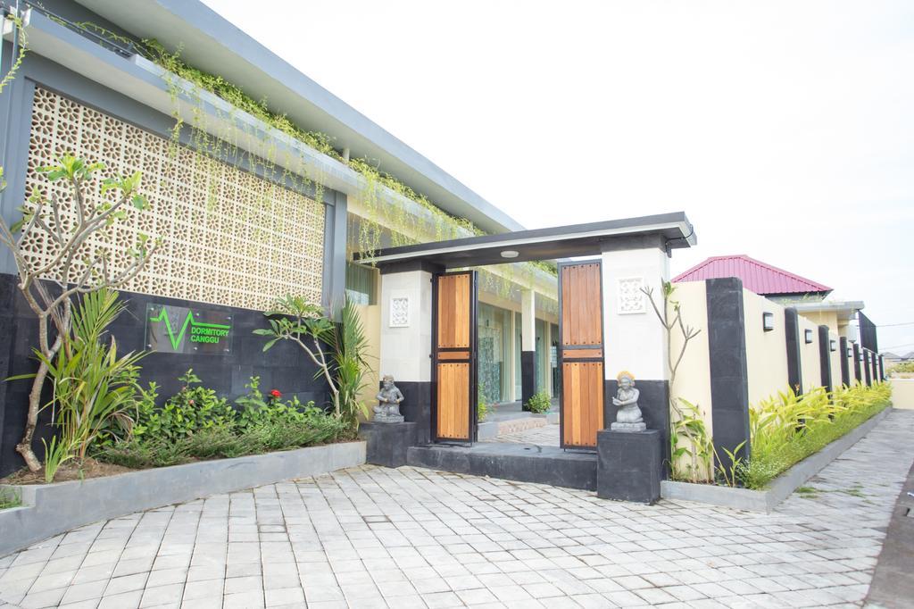 V Canggu Dormitory Zewnętrze zdjęcie